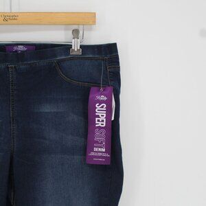 NEW Royalty Denim Capri Blue Jeans Size 14W Dark Wash